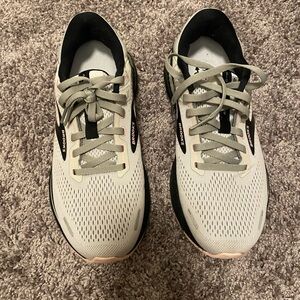 Brooks Adrenaline GTS 22 Running Shoes